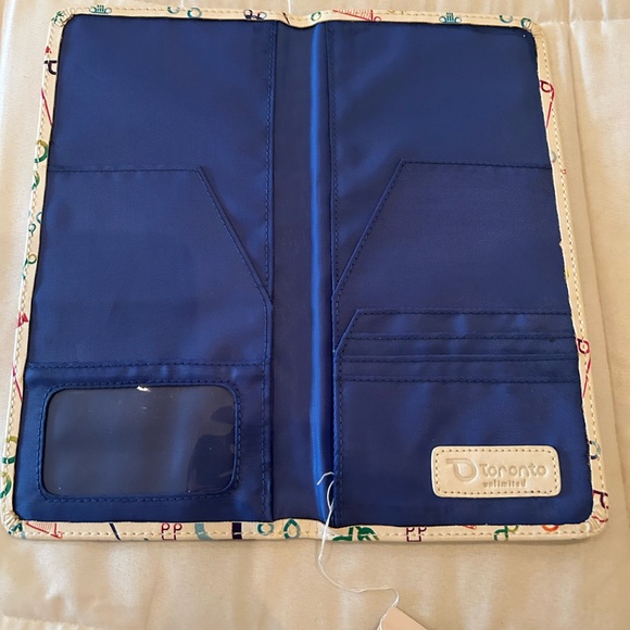 Jeanne Lottie Padded Card Organizer Toronto Souvenir New With Tag - Picture 3 of 5